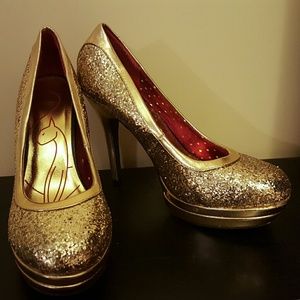 Gold Sparkly Pumps
