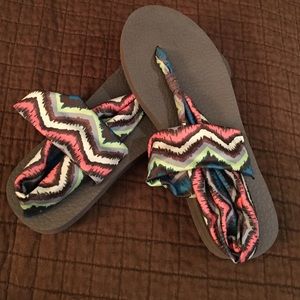 skechers yoga foam sandals super comfy!!