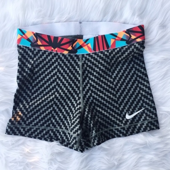 Nike Pants - Nike pro shorts 😍NWOT