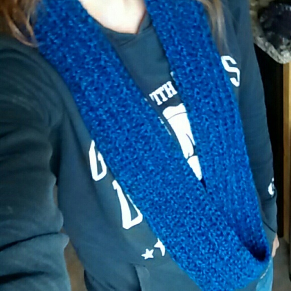 Navy blue infinity scarf - Picture 2 of 2