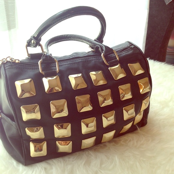 Kathy Van Zeeland Handbags - 🎉Host Pick🎉❤️Black and gold Studded handbag