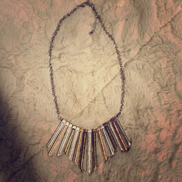Metallic spike necklace