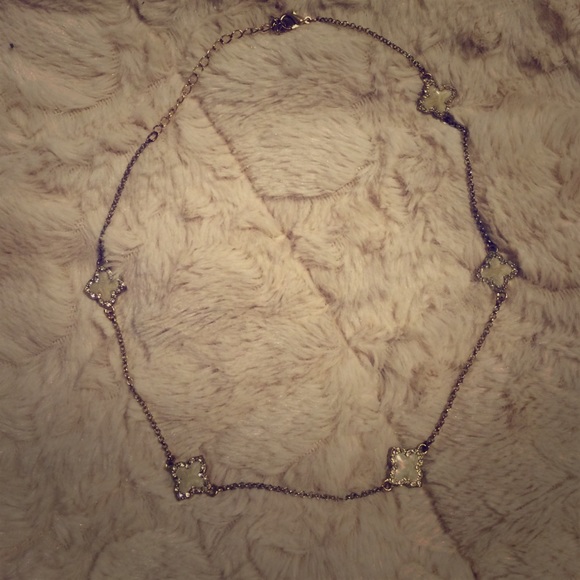 Simple short necklace