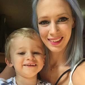 Meet your Posher, Caitlin