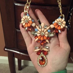 Really pretty statement necklace!