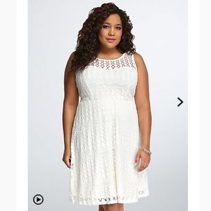 Ivory Torrid 3 dress lace.