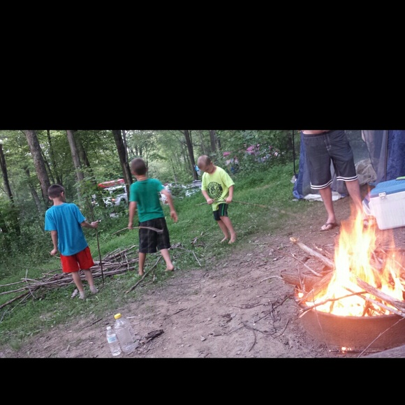 Meet your Posher, Lauren - Picture 3 of 4