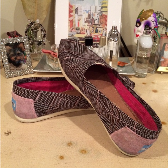 ✔️Cute Toms for sale