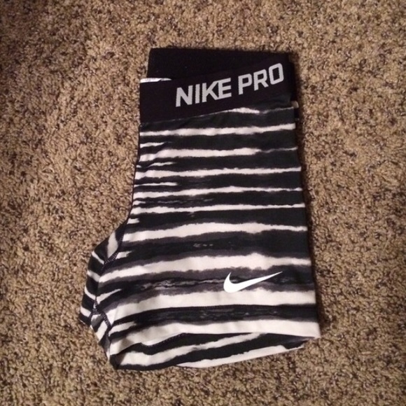 Black and white striped Nike pro shorts ❤️