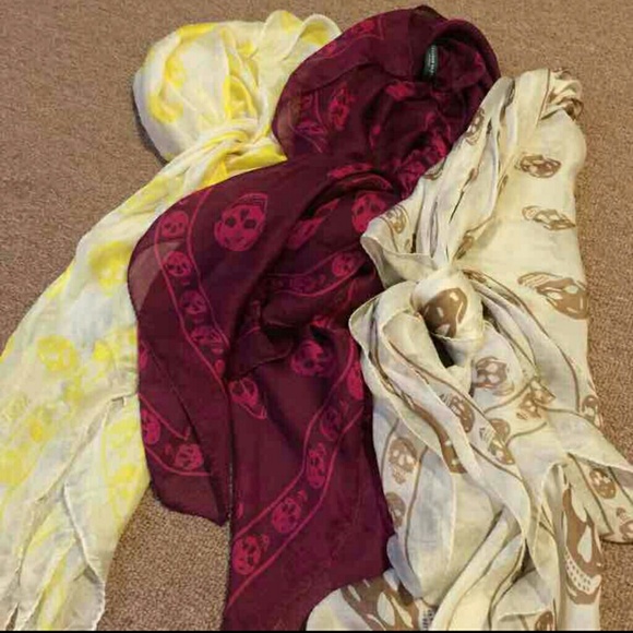 Authentic Alexander McQueen scarf (READ)