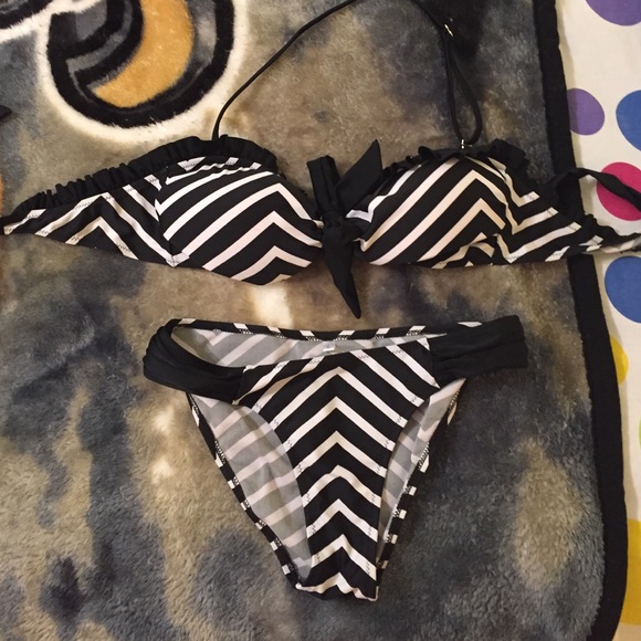 Black/white striped bikini