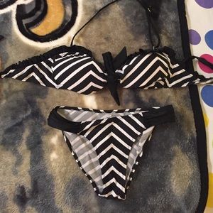 Black/white striped bikini