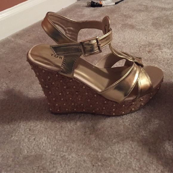 Size 8 gold wedges!