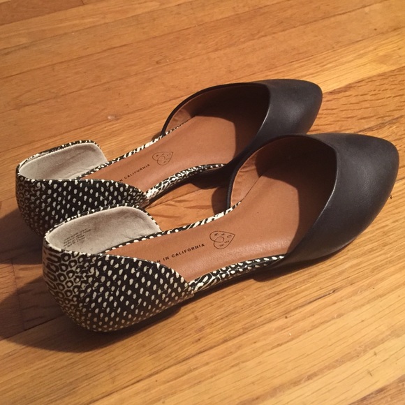 Black and white flats - Picture 2 of 4