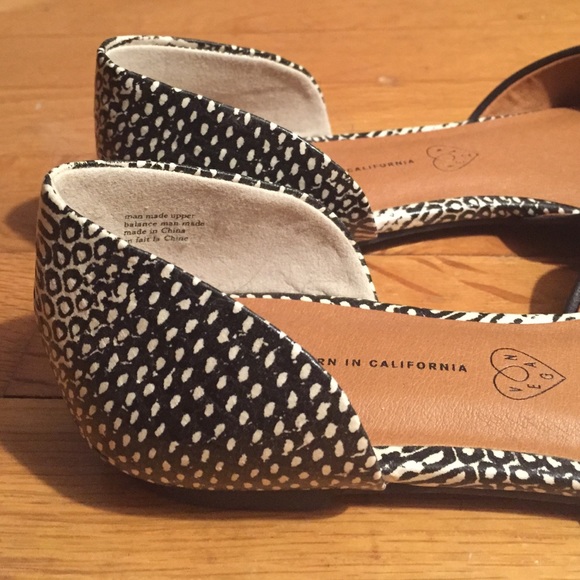 Black and white flats - Picture 3 of 4