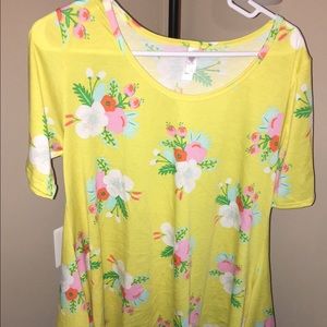 Lularoe Perfect Tee.