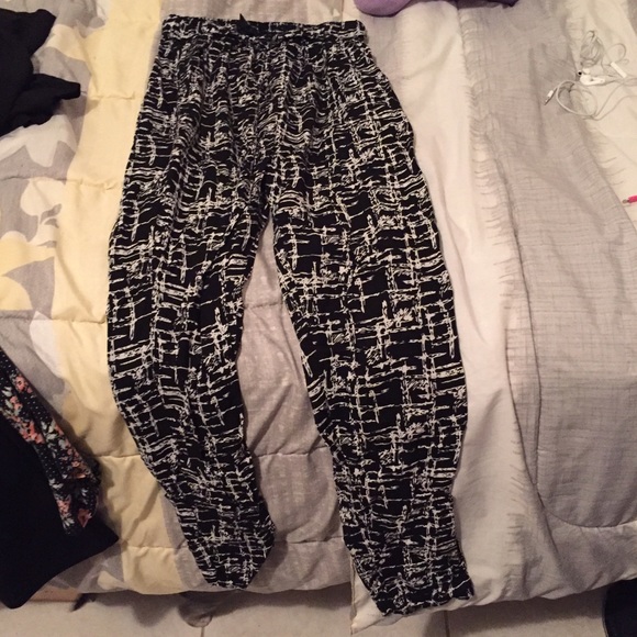 Soft pants, with white pattern all over it - Picture 1 of 3