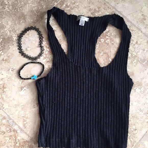 Urban outfitter tank/Brandy Melville jewelry