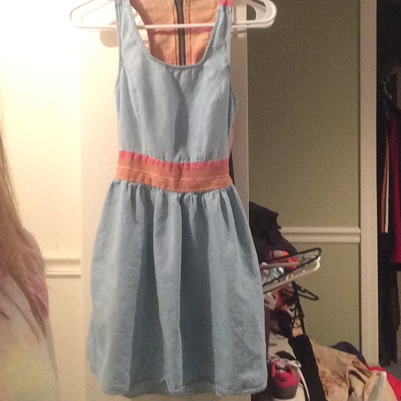 DRESS