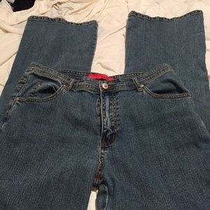 These are lighter wash boot cut jeans! Price is ✔️