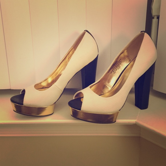 Mossimo Peep Toe Pump, Gold platform