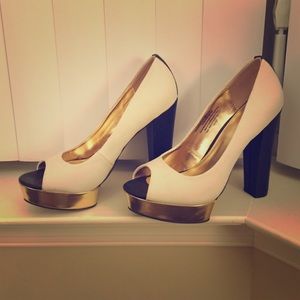 Mossimo Peep Toe Pump, Gold platform