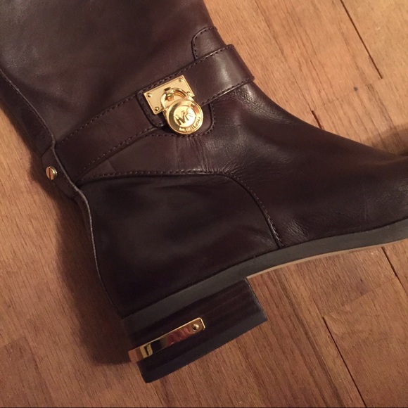 Size 8.5 Michael Kors Brown leather charm boot - Picture 2 of 3