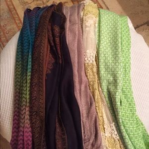 BUNDLE- 5 scarves, good condition!!