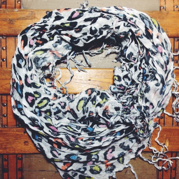 buckle| leopard print scarf