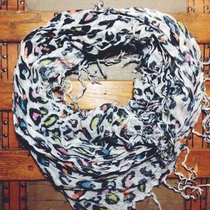 buckle| leopard print scarf