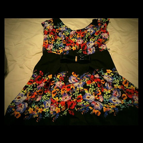 ModCloth Dresses & Skirts - Floral fit and flare 2x Modcloth dress