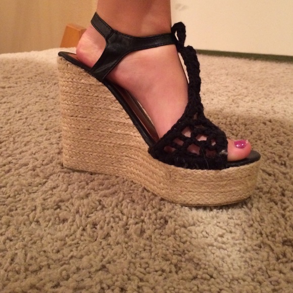 Black wedges