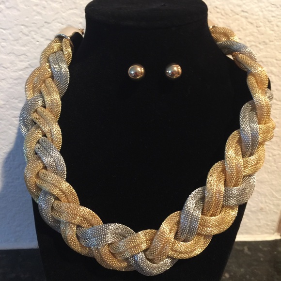 Jewelry - 🎉SOLD🎉Statement Necklace  & Earring Set