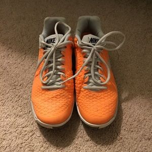 NIKE AIR MAX CAGE ORANGE AND LIGHT GRAY SIZE 6.5