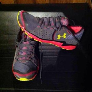 Underarmour womens shoes 8.5 nice