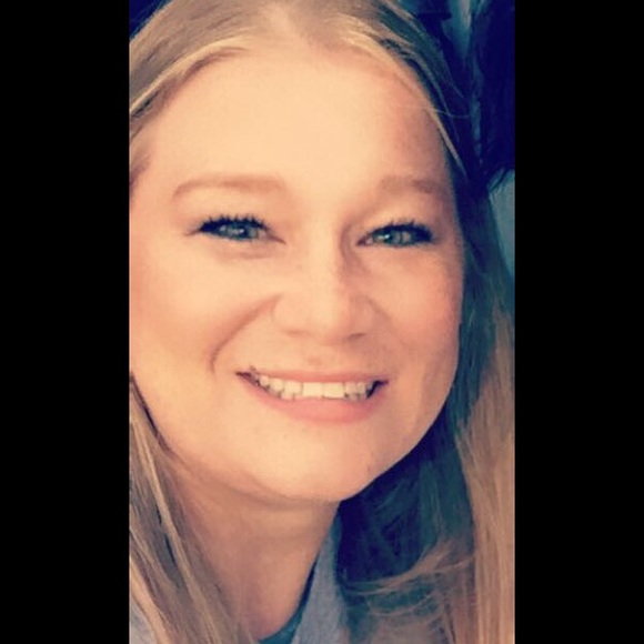 Meet your Posher, Amanda - Picture 2 of 3