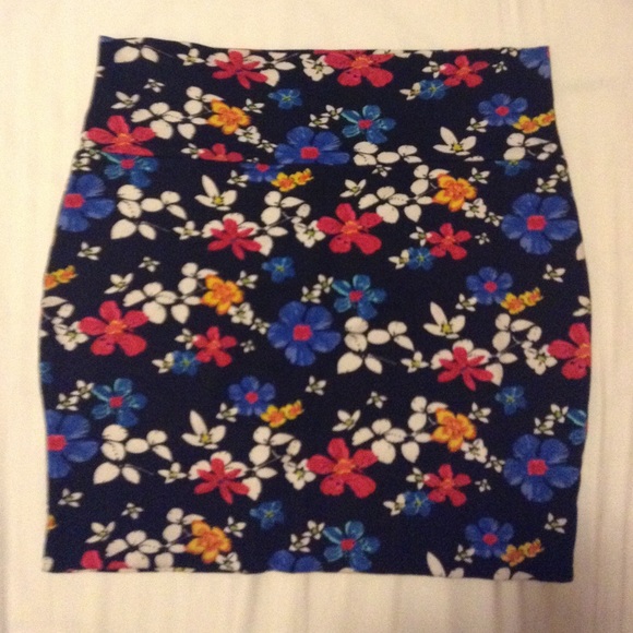 Floral skirt. Never worn. - Picture 1 of 1