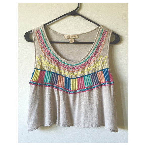 NWOT ✨ Crop Top