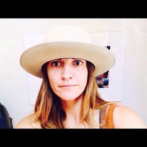 Meet your Posher, Desiree