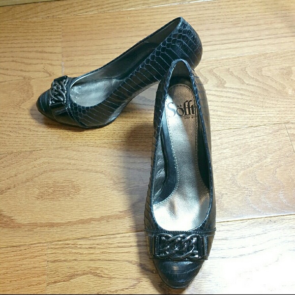 Sofft Black python snake leather pump
