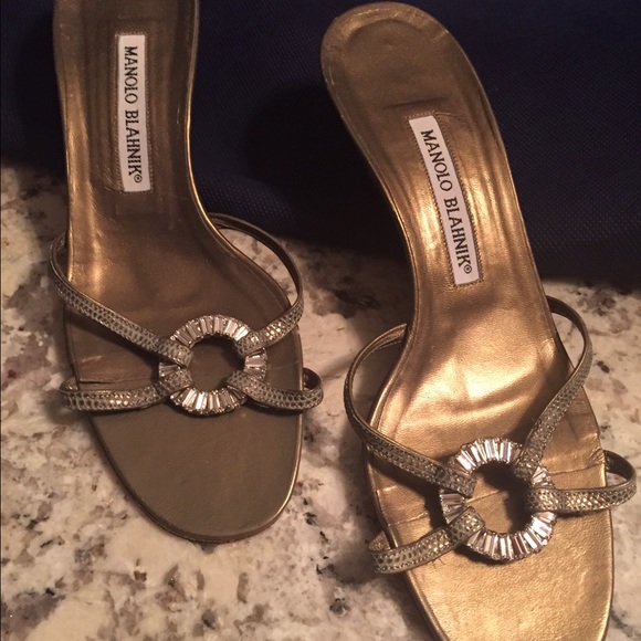 Great pair of Manolo's. Kitten heel