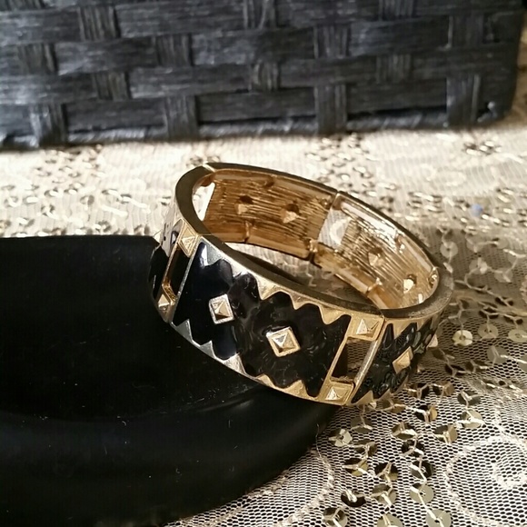 NEW! Gold black trendy cuff bracelets - Picture 2 of 4