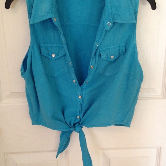 Acqua blue sleeveless collared shirt! - Picture 2 of 3