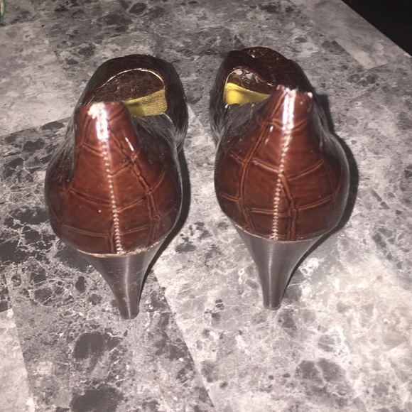 Shoes - Picture 2 of 3
