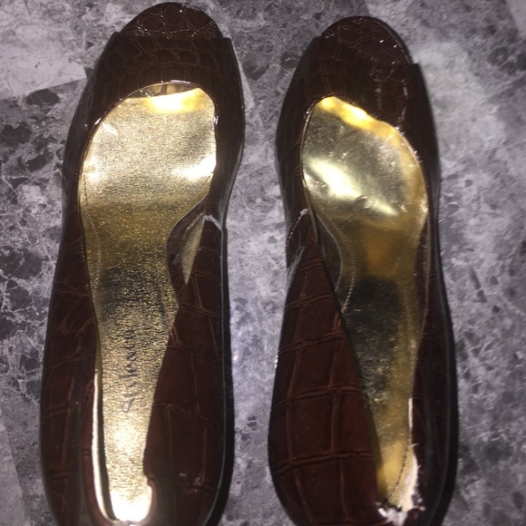 Shoes - Picture 3 of 3