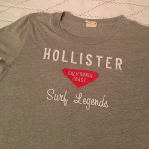 Hollister t shirt, barely worn five times.