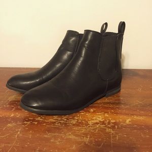 Trendy Chelsea Black Rain Boots