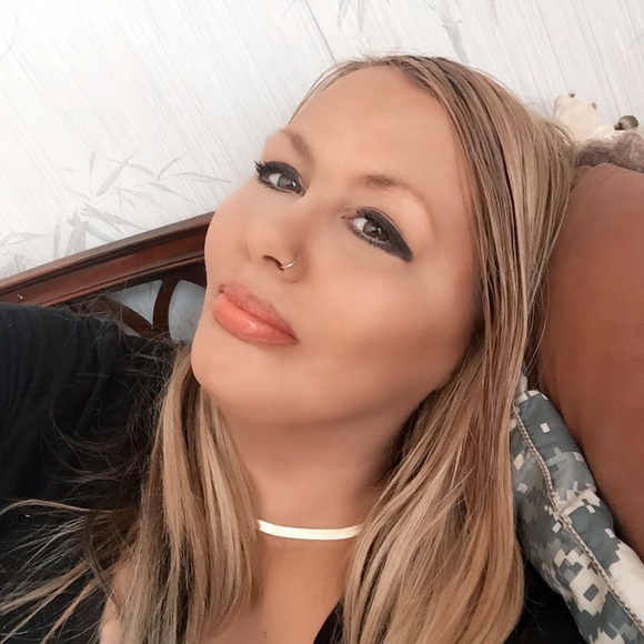 Meet your Posher, Colleen - Picture 2 of 2