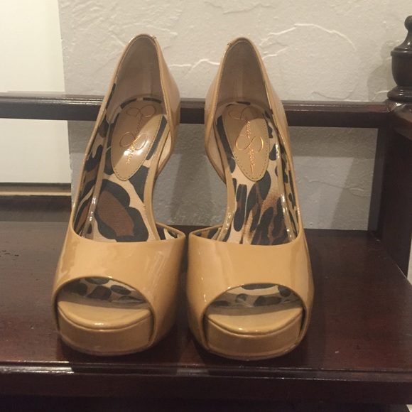 Nude Jessica Simpson Pumps