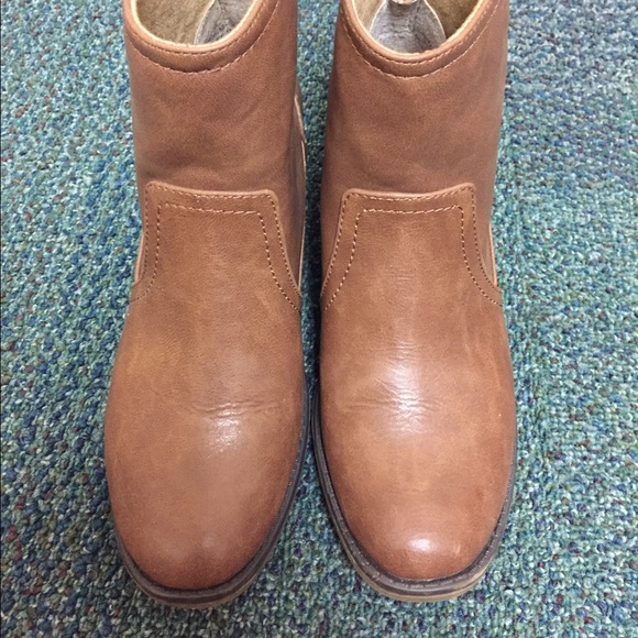 !!!SOLD!!! ADORABLE bare traps brown boots!!!